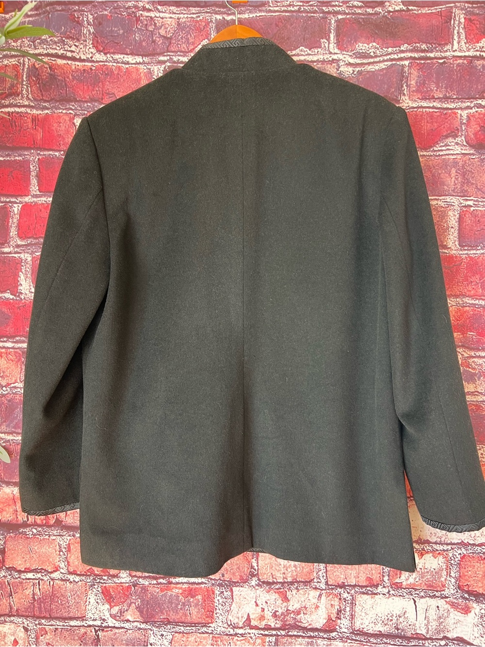 Traditional Chinese Tangzhuang (Tang Suit) Jacket - Heavyweight - Picture 5 of 8
